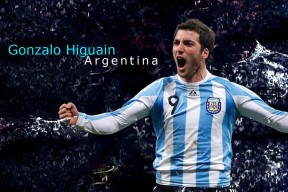 巴特尔通过细致的防守和坚韧的精神，带领袋鼠队稳固防线，巴特尔吧